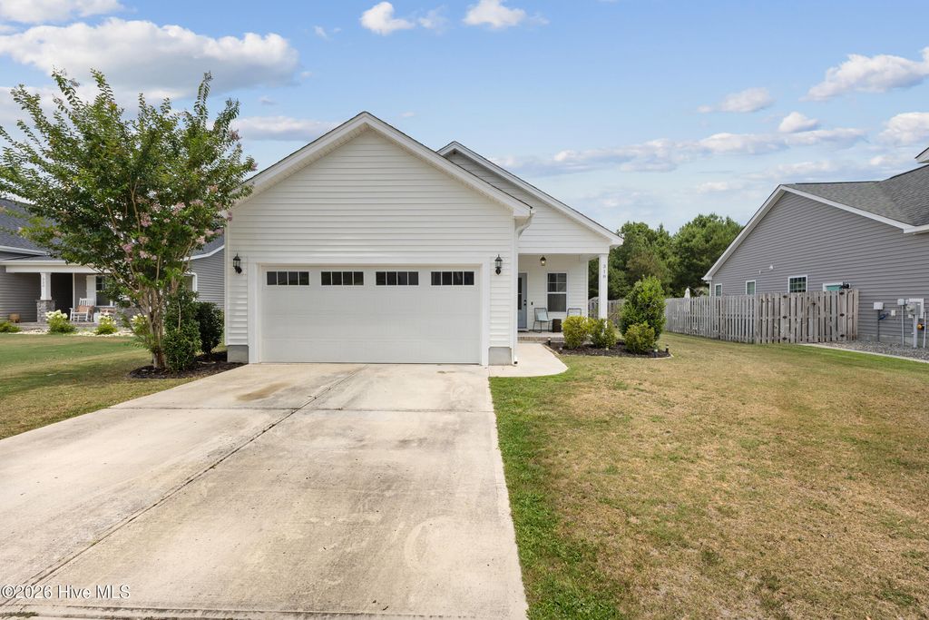 Photo of 318 Long Pond Drive, Sneads Ferry, NC 28460 (MLS # 100589021)