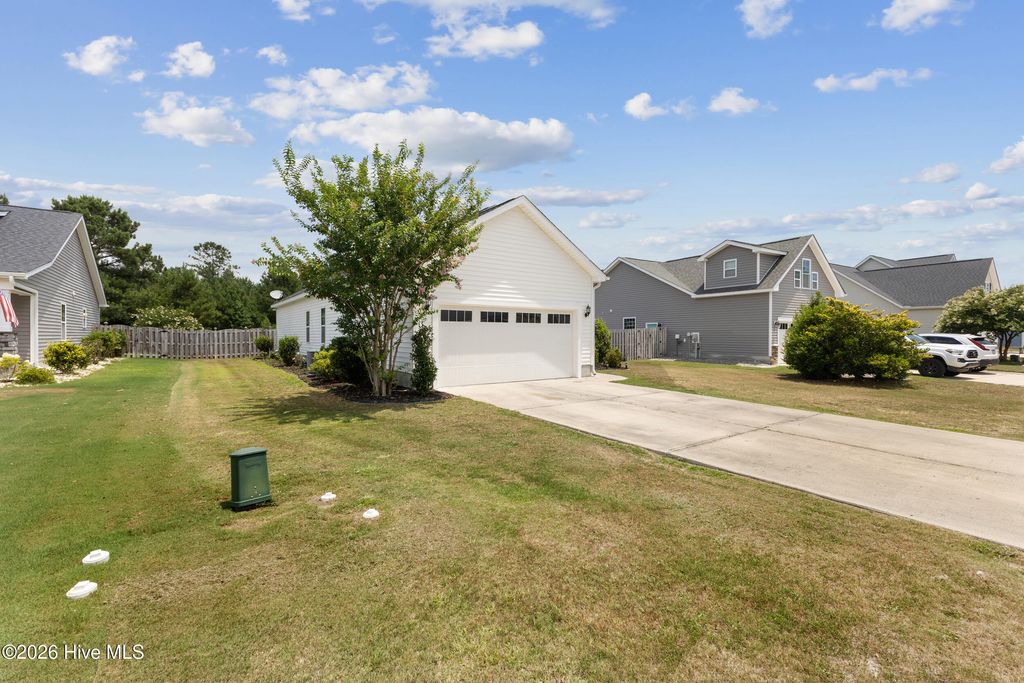 Photo of 318 Long Pond Drive, Sneads Ferry, NC 28460 (MLS # 100589021)