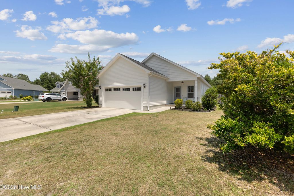 Photo of 318 Long Pond Drive, Sneads Ferry, NC 28460 (MLS # 100589021)