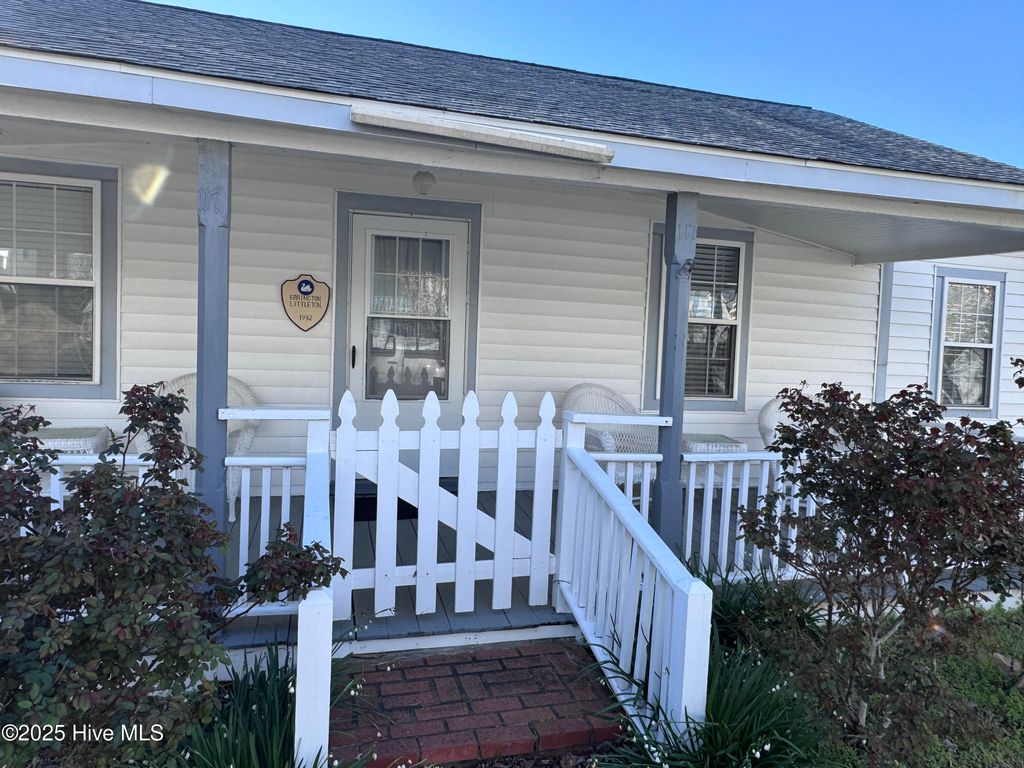 Photo of 117 S Elm Street, Swansboro, NC 28584 (MLS # 100555543)