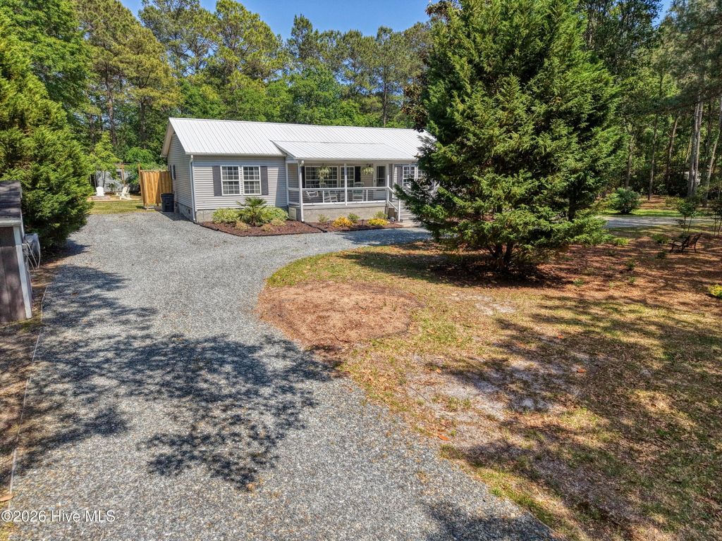 Photo of 503 Groves Point Drive, Hampstead, NC 28443 (MLS # 100570246)