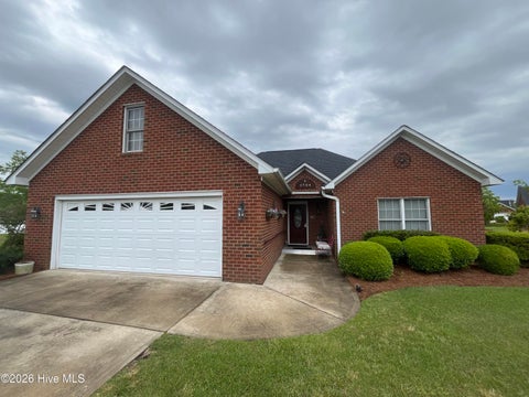 Homes For Sale - 3704 New Castle Court<br/> Pitt County, Winterville, NC 28590