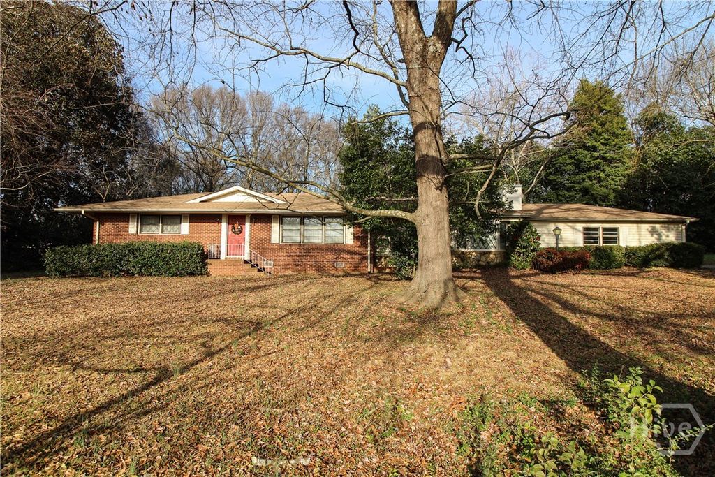 Photo of 921 Highway 72 E, Comer, GA 30629 (MLS # CL346374)