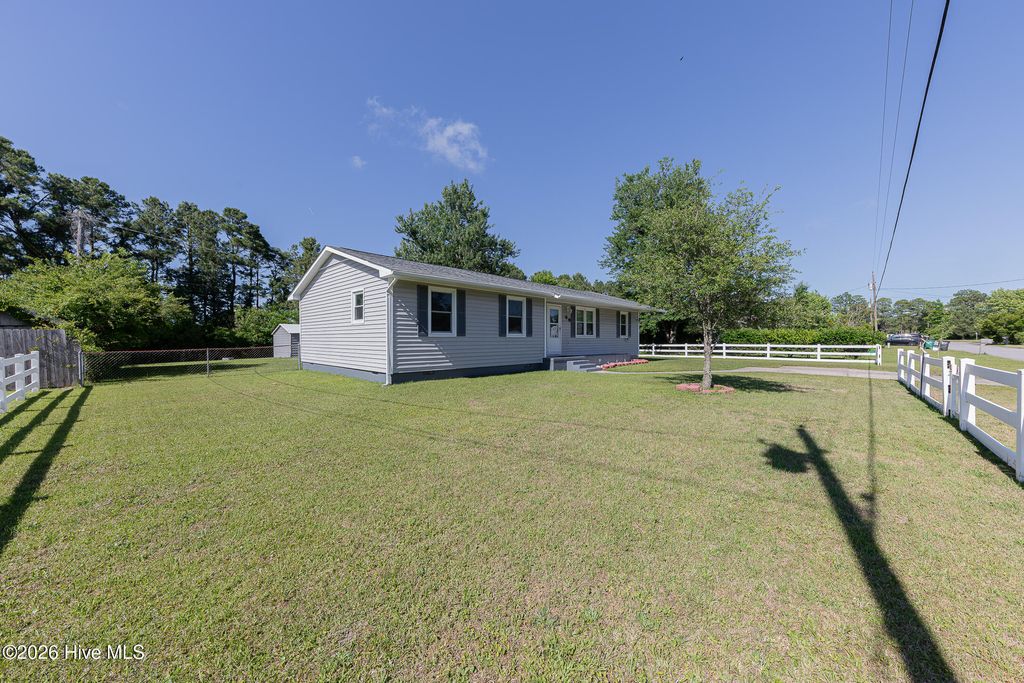 Photo of 69 Sanders Drive, Hubert, NC 28539 (MLS # 100578274)