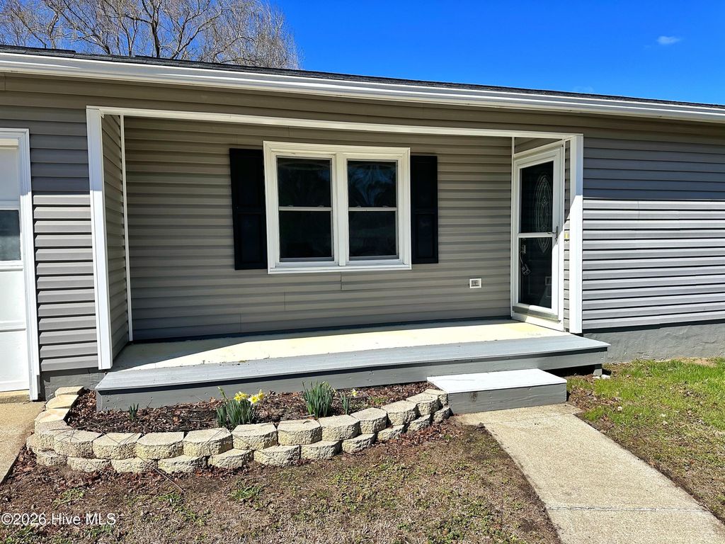 Photo of 115 Fieldcrest Drive, Jacksonville, NC 28546 (MLS # 100556909)