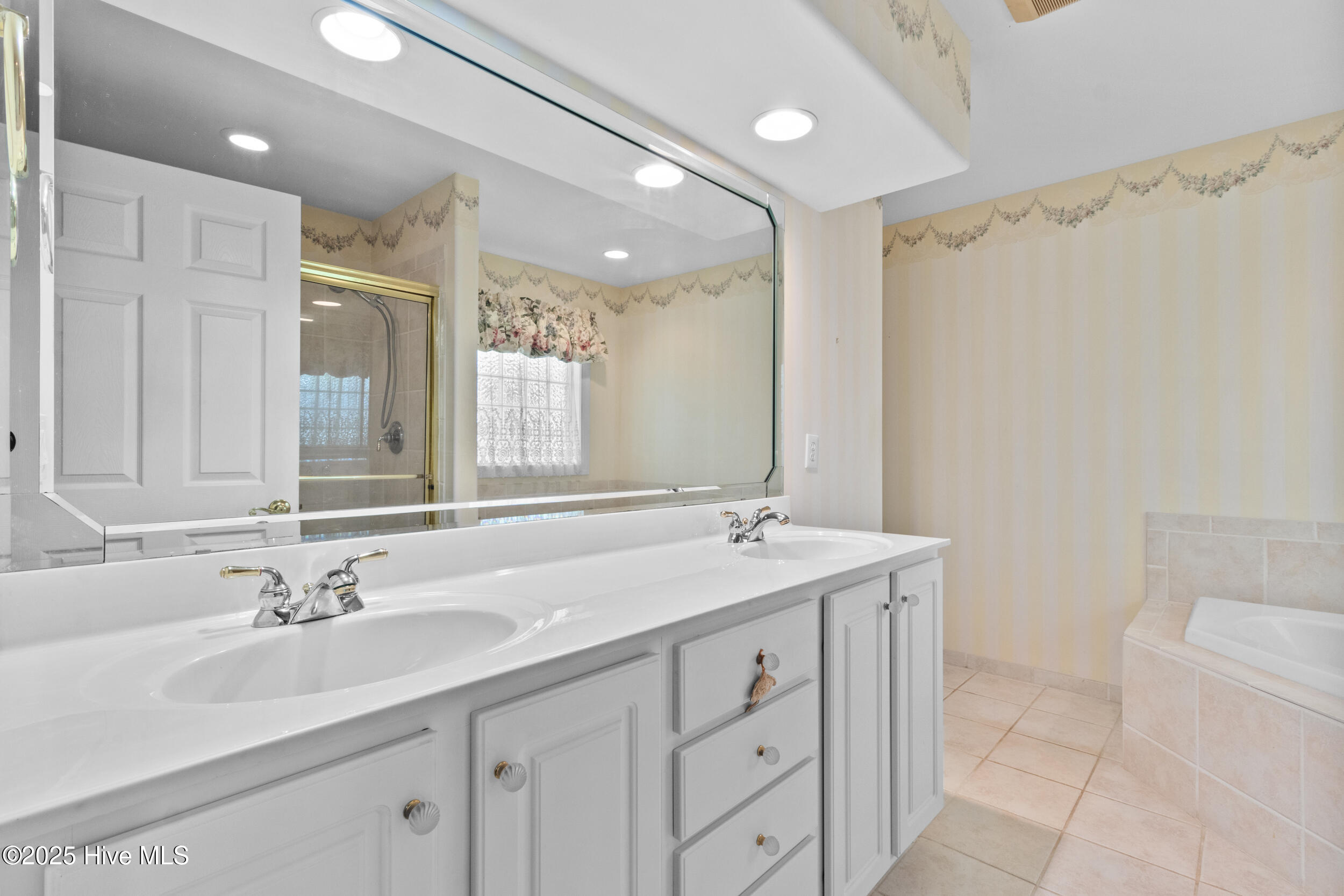 Wilmington, North Carolina 28409, United States, 3 Bedrooms Bedrooms, ,3 BathroomsBathrooms,Residential,Active,255698