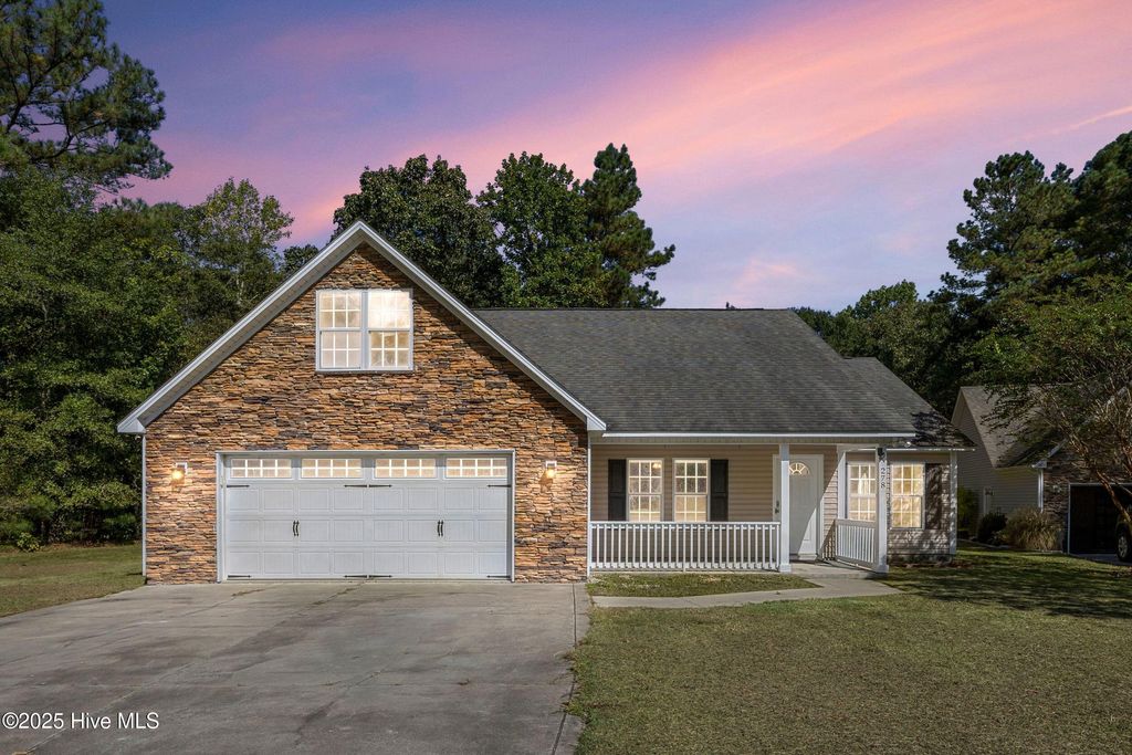 Photo of 278 Blue Creek Farms Drive, Jacksonville, NC 28540 (MLS # 100533405)
