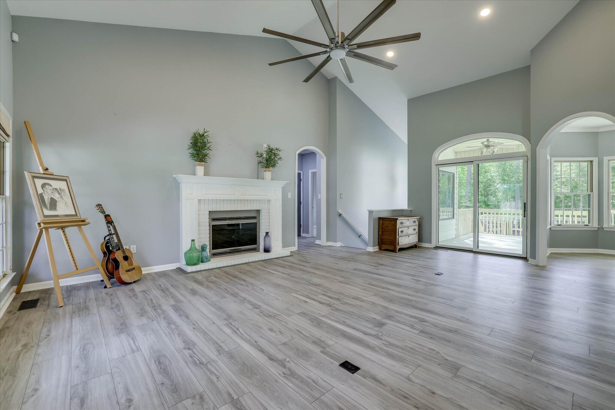 305 Kingfisher Point