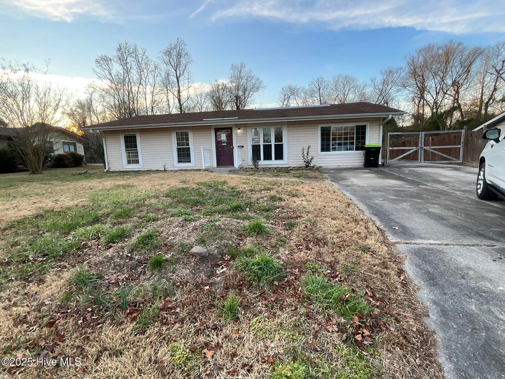 Photo of 130 Tanglewood Drive, Jacksonville, NC 28540 (MLS # 100546587)