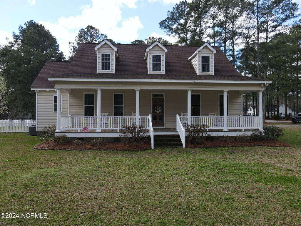 Photo of 402 Confederate Street, Windsor, NC 27983 (MLS # 100546778)