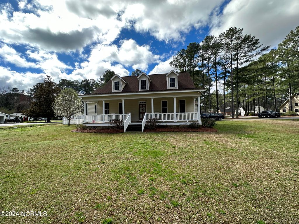 Photo of 402 Confederate Street, Windsor, NC 27983 (MLS # 100546778)
