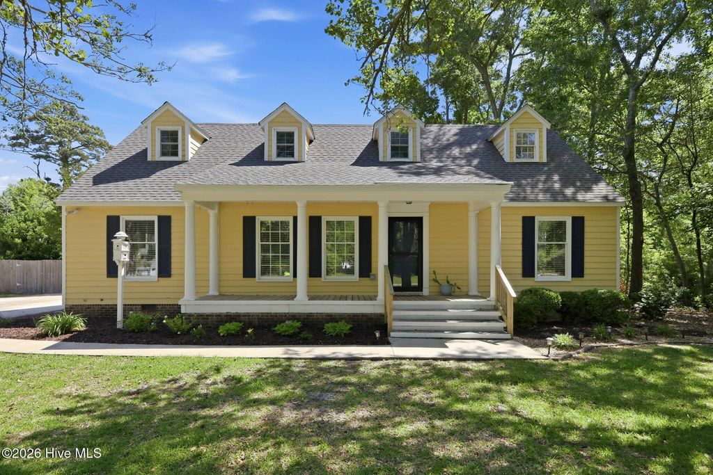 Photo of 105 Taylor Lane, Morehead City, NC 28557 (MLS # 100573487)