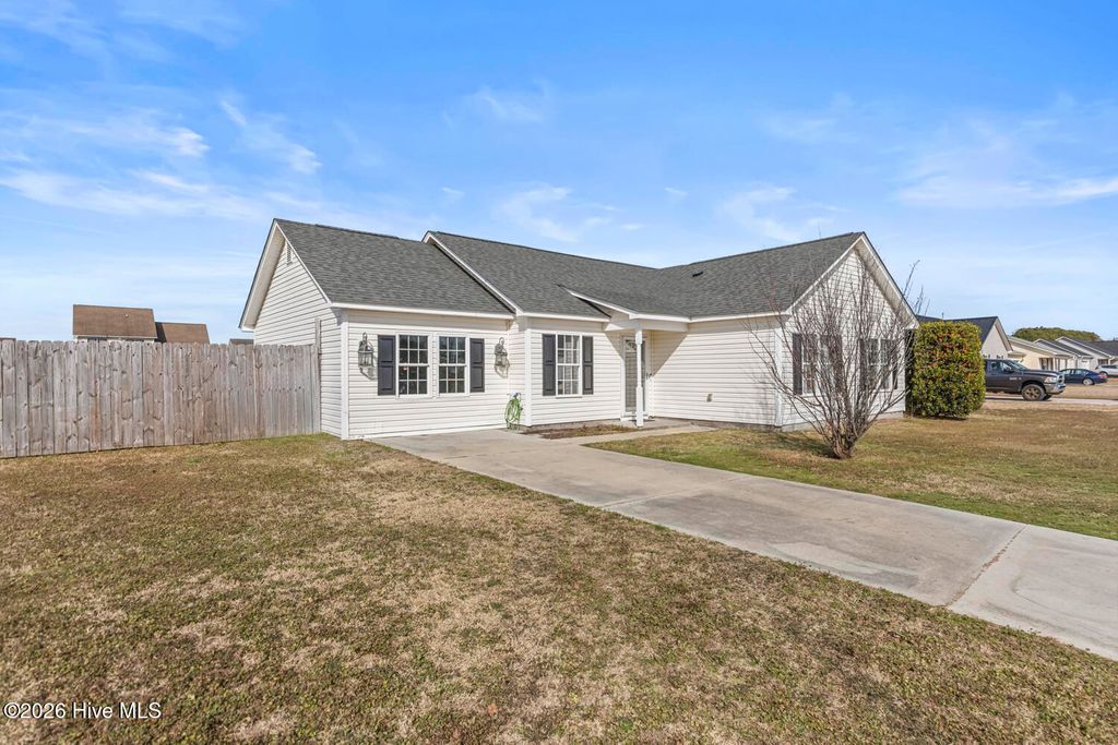 Photo of 107 Airleigh Place, Richlands, NC 28574 (MLS # 100550831)