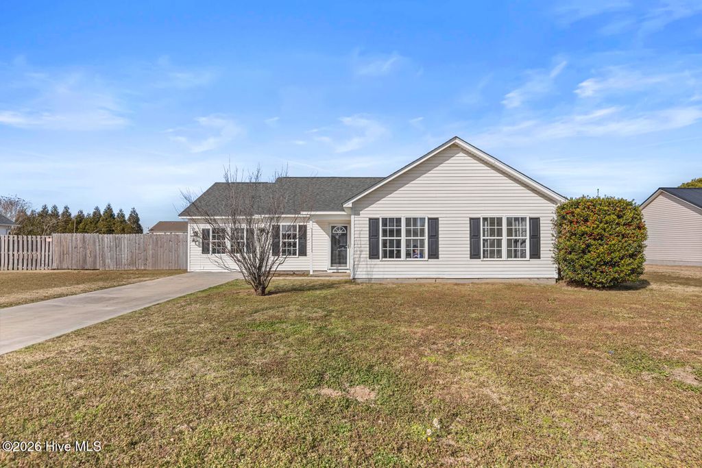 Photo of 107 Airleigh Place, Richlands, NC 28574 (MLS # 100550831)