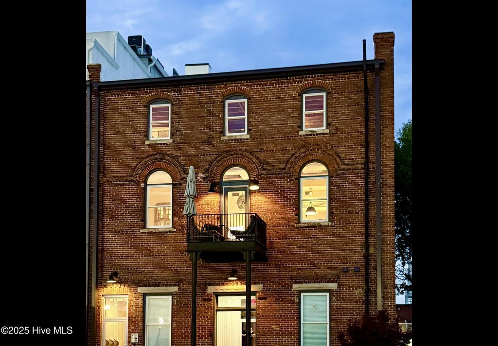 Photo of 183 W Main Street #205, Washington, NC 27889 (MLS # 100513317)