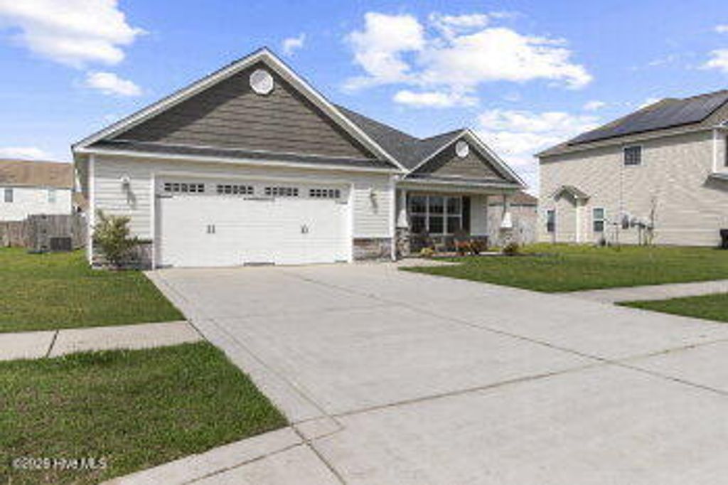 Photo of 318 Aquamarine Circle, Jacksonville, NC 28546 (MLS # 100570281)