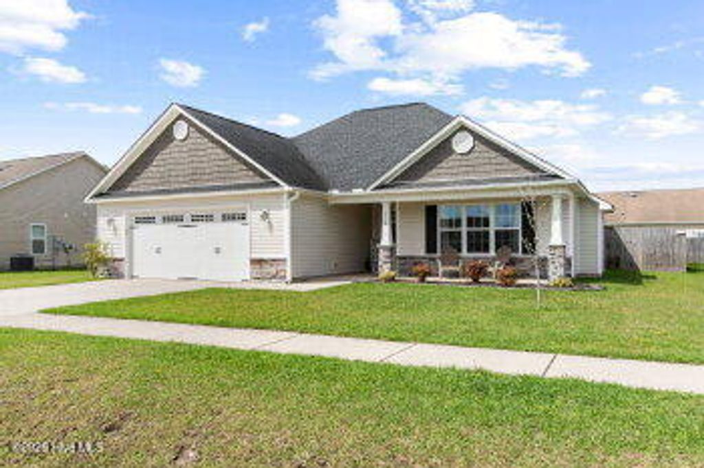 Photo of 318 Aquamarine Circle, Jacksonville, NC 28546 (MLS # 100570281)