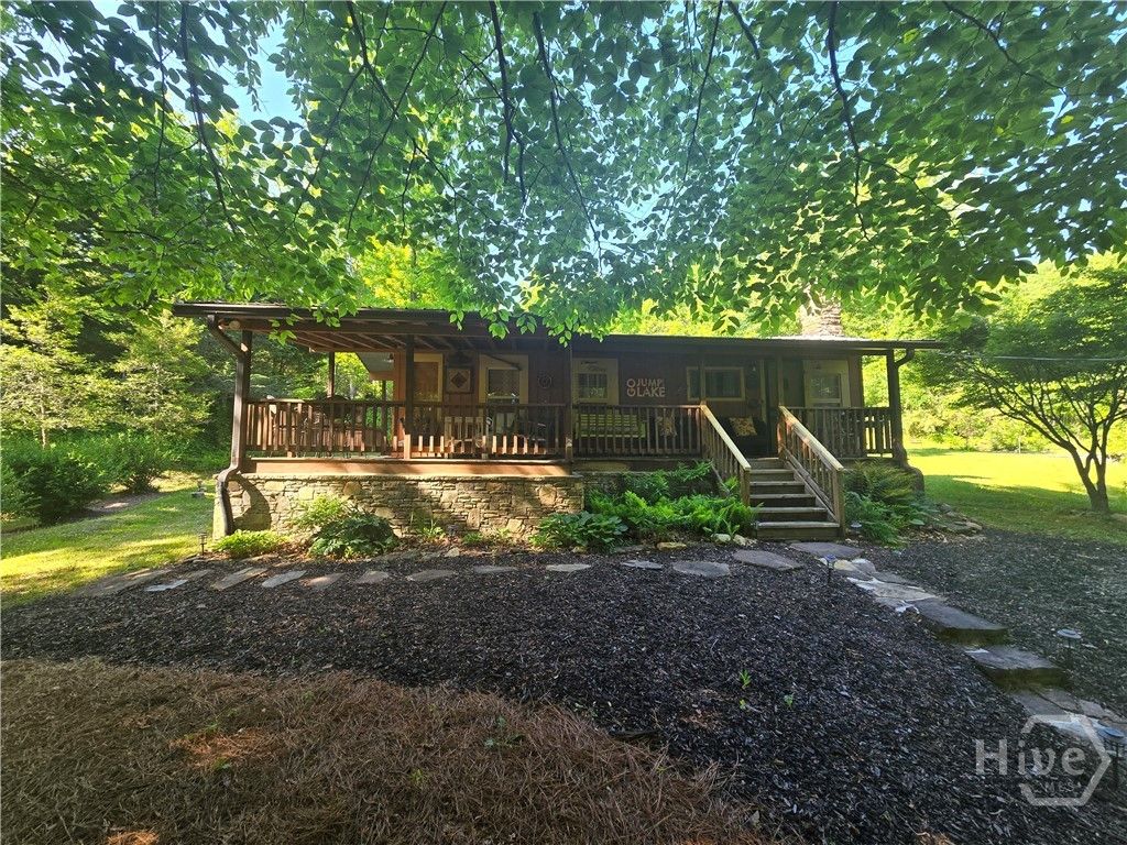 Photo of 27 Tall Oak LN, Clarkesville, GA 30523 (MLS # CL356094)