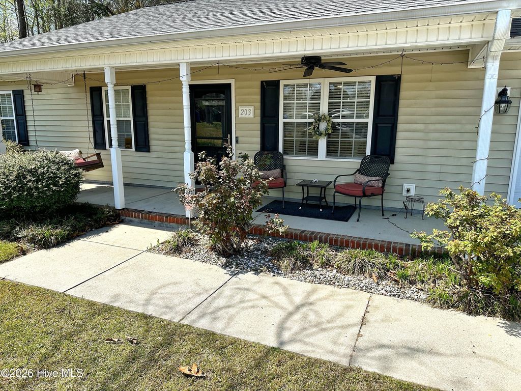 Photo of 203 Stockton Court, Richlands, NC 28574 (MLS # 100566107)