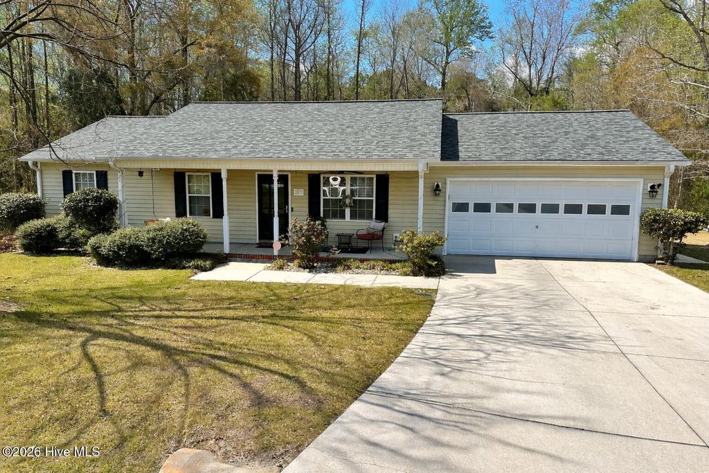 Photo of 203 Stockton Court, Richlands, NC 28574 (MLS # 100566107)