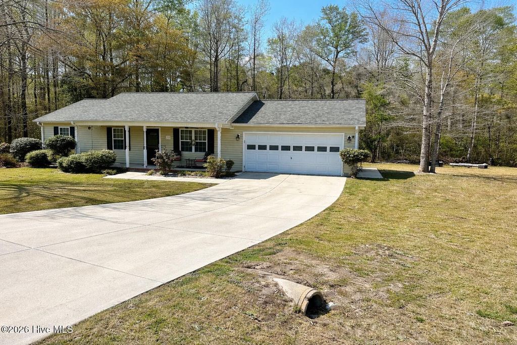 Photo of 203 Stockton Court, Richlands, NC 28574 (MLS # 100566107)