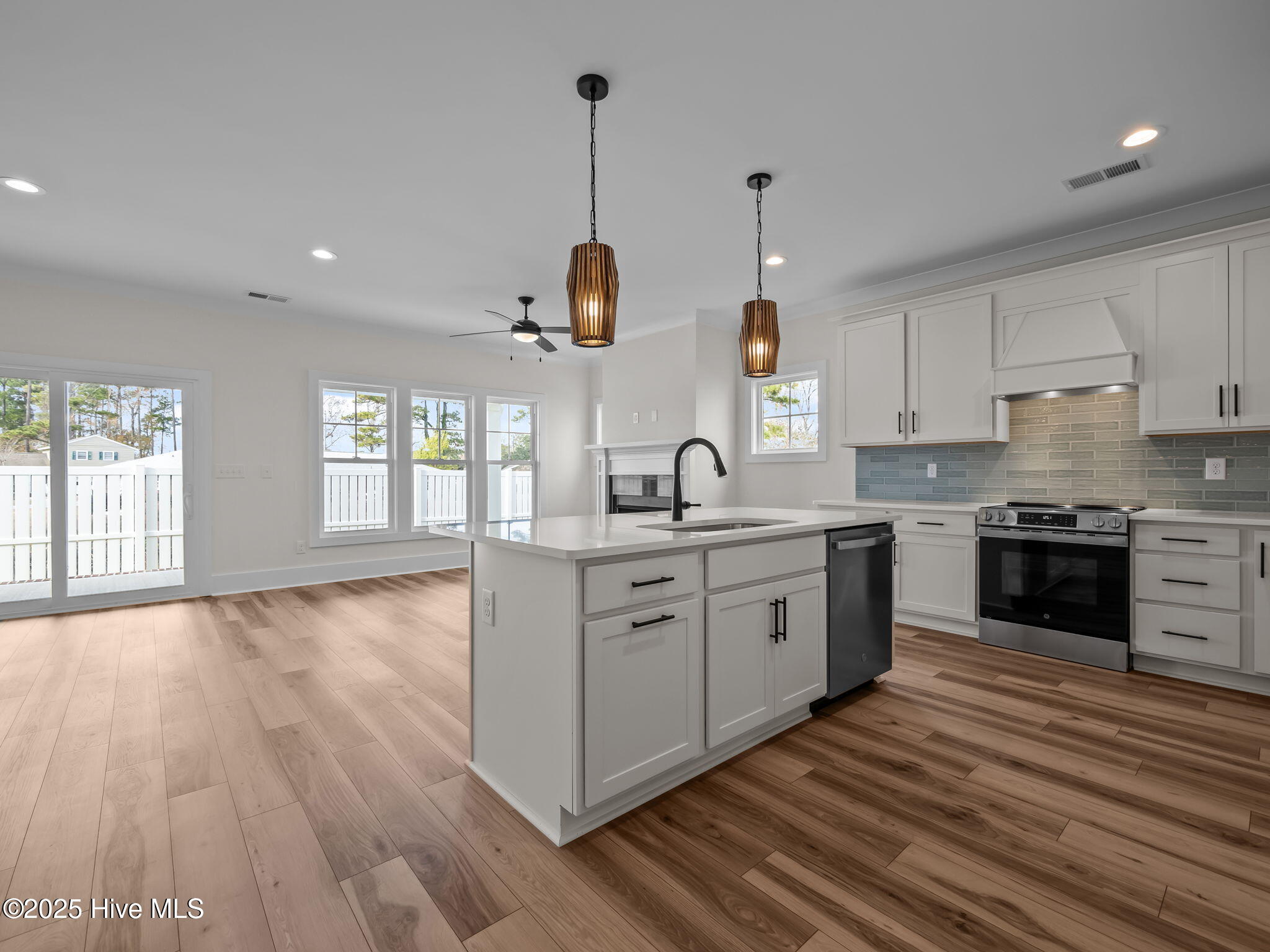 128 Pine View Boulevard