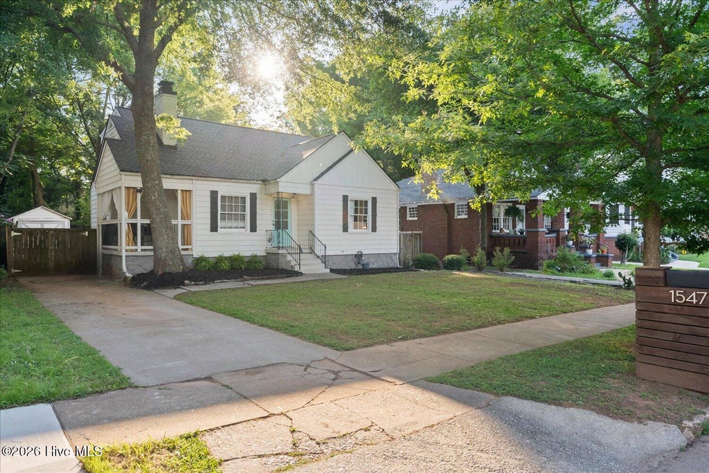 Photo of 1547 Melrose Drive SW, Atlanta, GA 30310 (MLS # 100594852)
