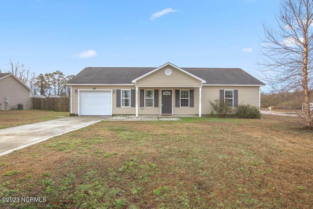 Photo of 412 Midnight Drive, Richlands, NC 28574 (MLS # 100549423)