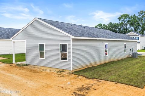 Tiny photo for 628 S Squires Run Lane, Richlands, NC 28574 (MLS # 100546413)