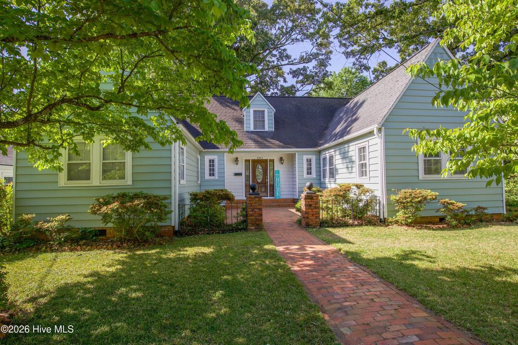 Photo of 1011 Brook Street, Fayetteville, NC 28305 (MLS # 100569511)