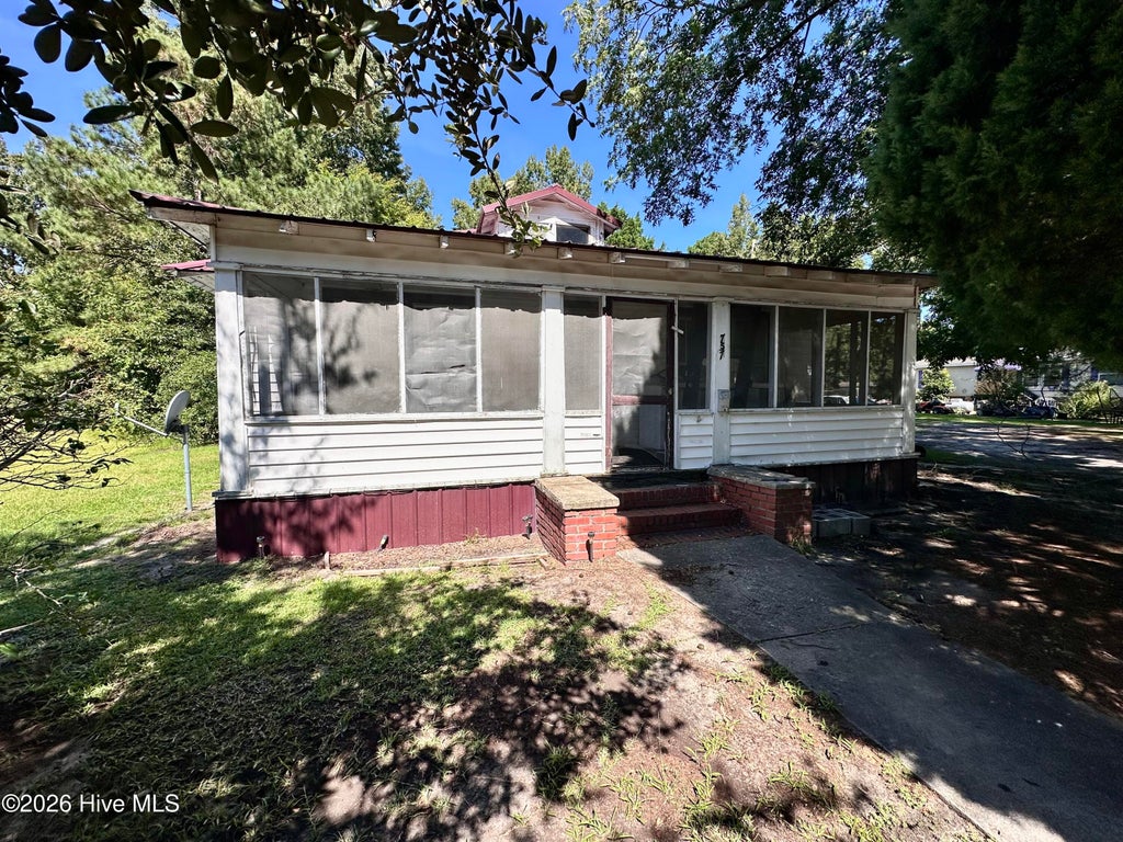 Photo of 757 Pamlico Street, Belhaven, NC 27810 (MLS # 100602601)