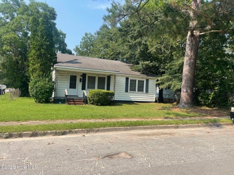 Homes For Sale - 600 Dixon Street<br/> Kinston, NC 28501
