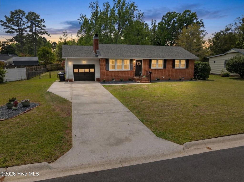 Photo of 703 Christine Avenue, Jacksonville, NC 28540 (MLS # 100567553)