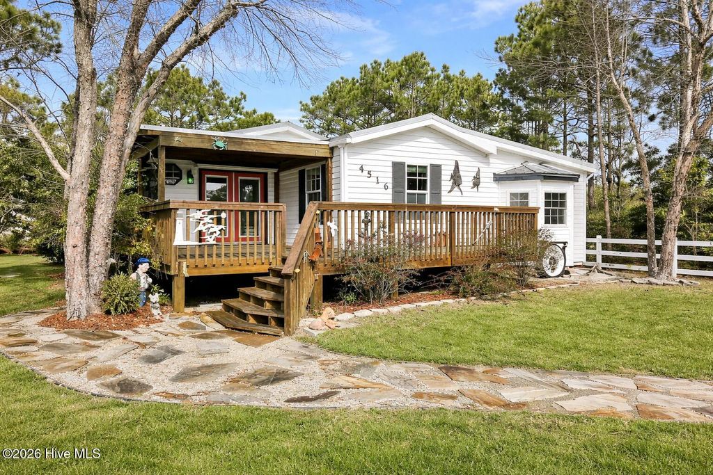 Photo of 4516 Oak Crest Drive SE, Southport, NC 28461 (MLS # 100552632)