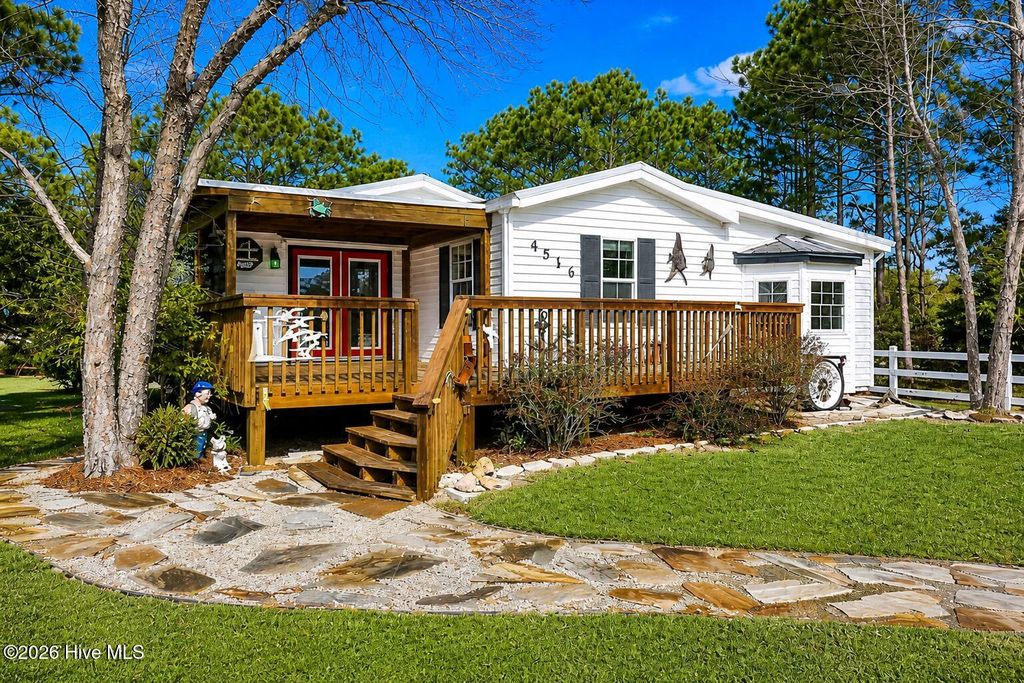 Photo of 4516 Oak Crest Drive SE, Southport, NC 28461 (MLS # 100552632)