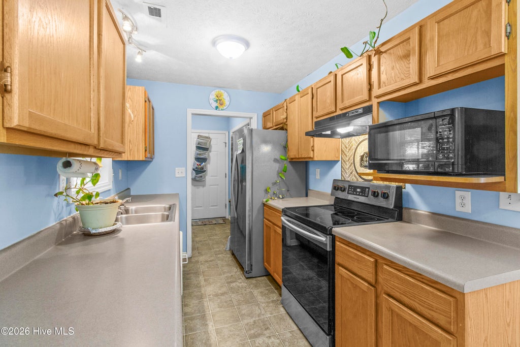 Photo of 120 Eagle Trail, New Bern, NC 28562 (MLS # 100609370)
