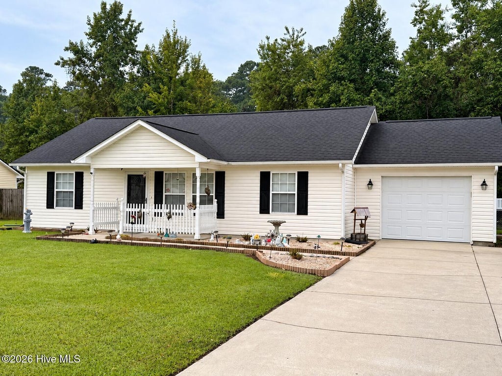 Photo of 120 Eagle Trail, New Bern, NC 28562 (MLS # 100609370)