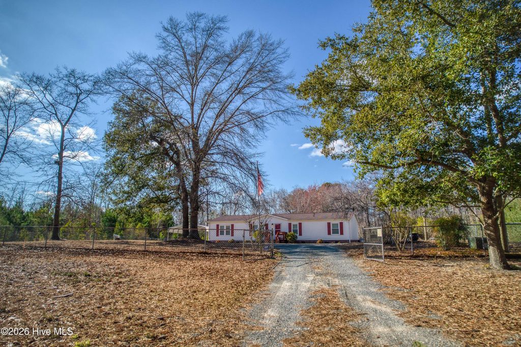 Photo of 876 Mcclammy Road, Hampstead, NC 28443 (MLS # 100557580)