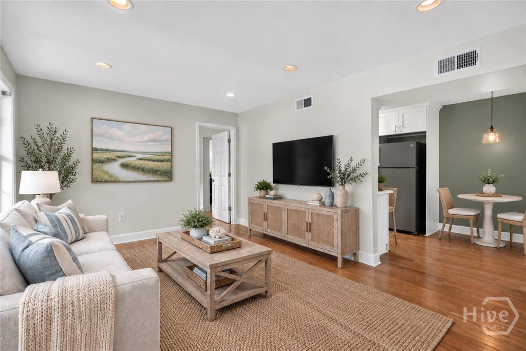 Photo of 401 N Cromwell Road #L 8, Savannah, GA 31410 (MLS # SA364707)