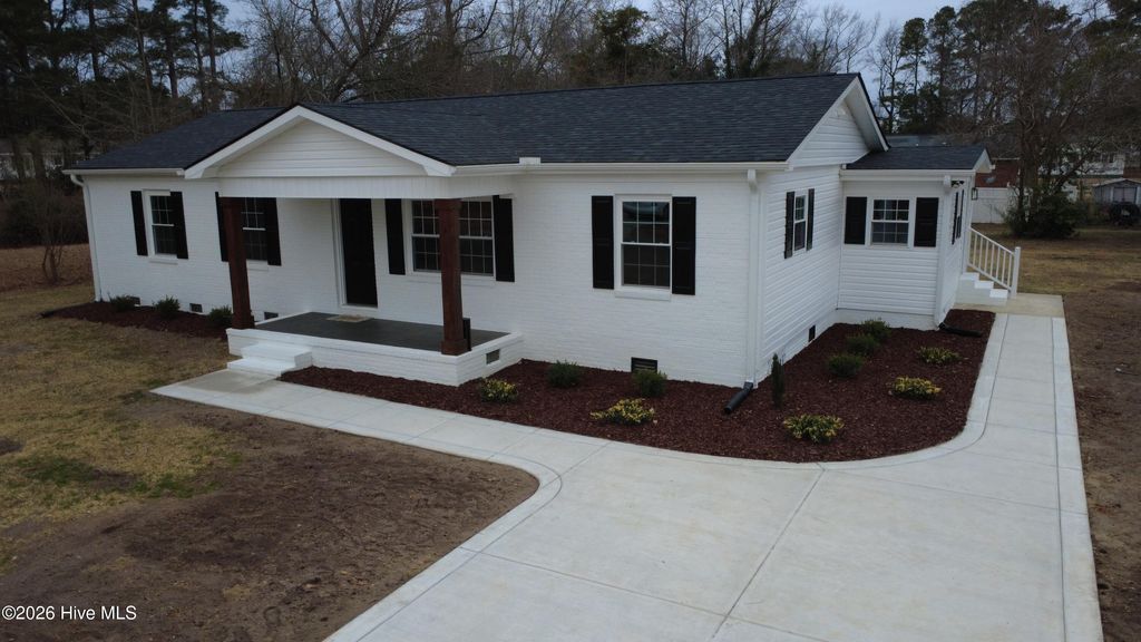 Photo of 903 E Balsey Street, Clinton, NC 28328 (MLS # 100550909)