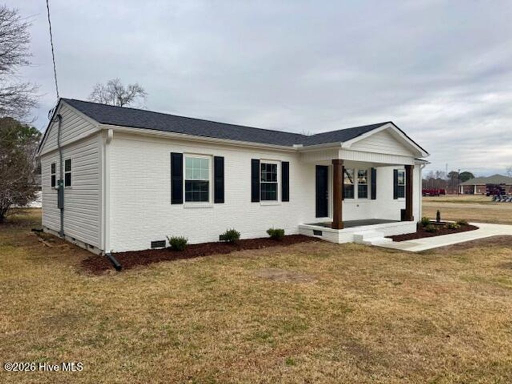 Photo of 903 E Balsey Street, Clinton, NC 28328 (MLS # 100550909)