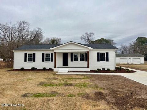 Homes For Sale - 903 E Balsey Street<br/> Sampson County, Clinton, NC 28328