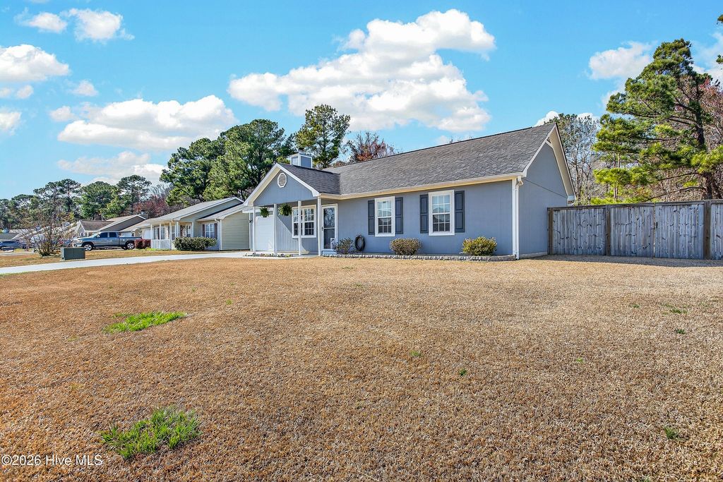 Photo of 127 Glenwood Drive, Hubert, NC 28539 (MLS # 100557128)