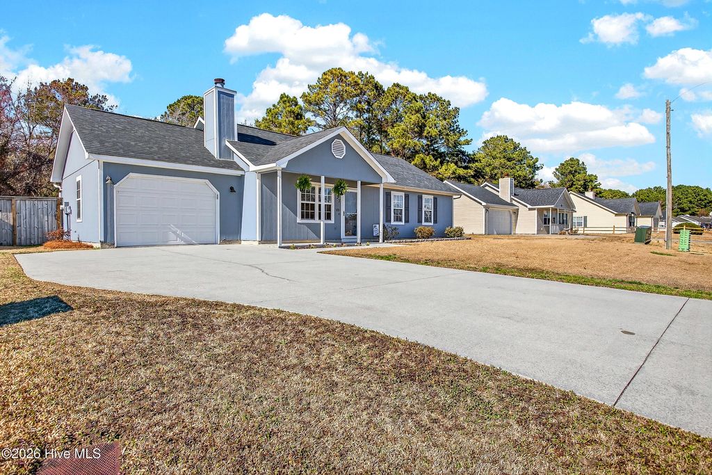 Photo of 127 Glenwood Drive, Hubert, NC 28539 (MLS # 100557128)