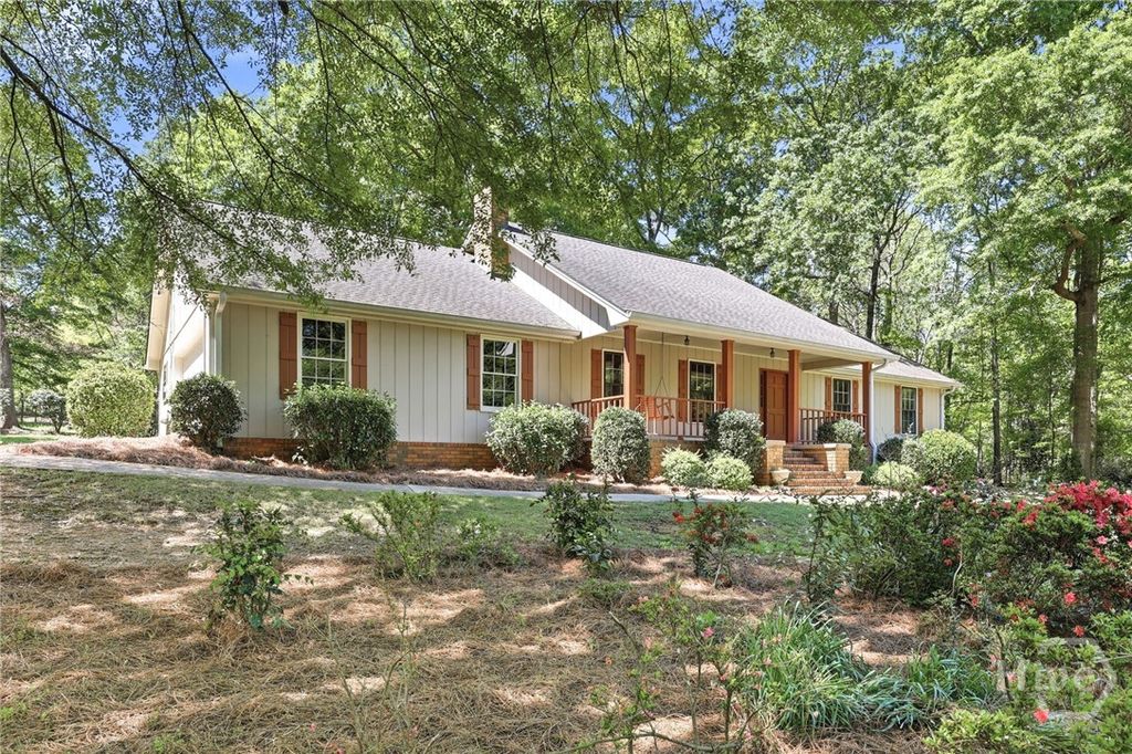 Photo of 1600 Robinhood Road, Watkinsville, GA 30677 (MLS # CL353609)