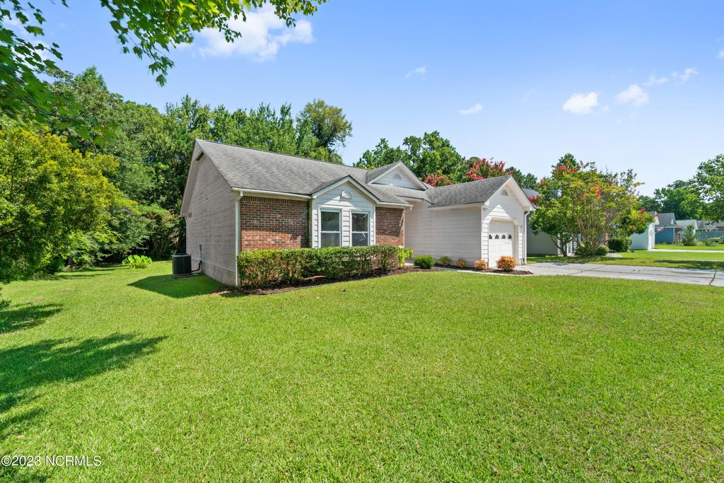 Photo of 2666 Idlebrook Circle, Midway Park, NC 28544 (MLS # 100563741)
