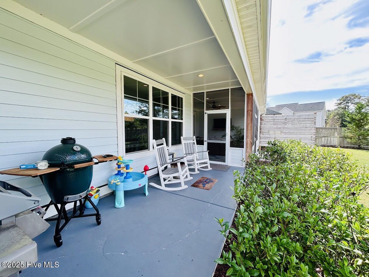 Hampstead, North Carolina 28443, United States, 4 Bedrooms Bedrooms, ,3 BathroomsBathrooms,Residential,Pending,255627