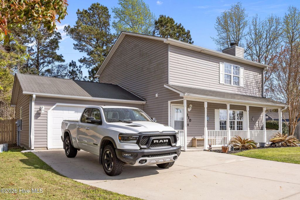 Photo of 210 Bobwhite Road, Hubert, NC 28539 (MLS # 100568127)