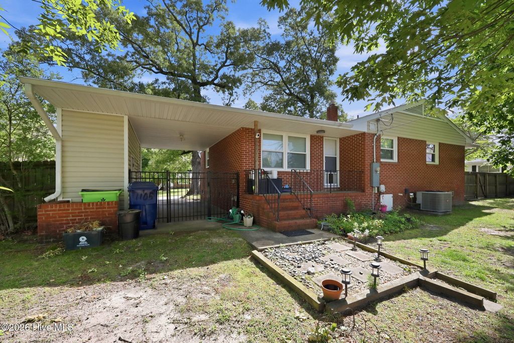 Photo of 100 E Sherwood Drive, Havelock, NC 28532 (MLS # 100575021)