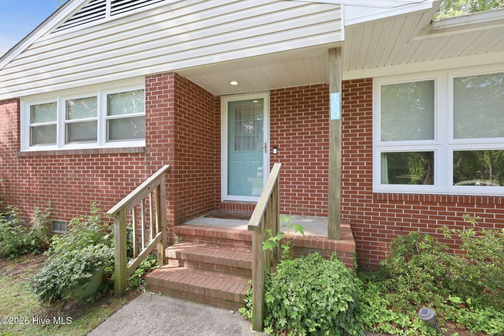 Photo of 100 E Sherwood Drive, Havelock, NC 28532 (MLS # 100575021)